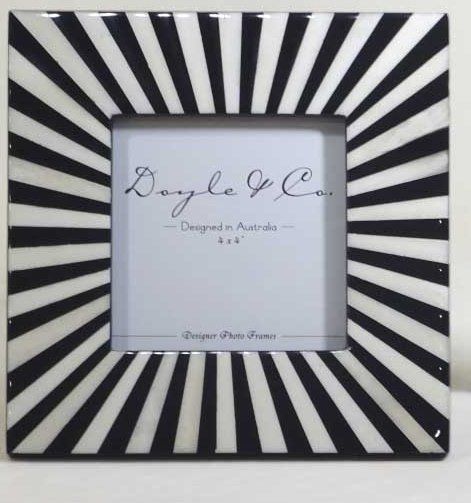 Black & White Radial Frame 4x4