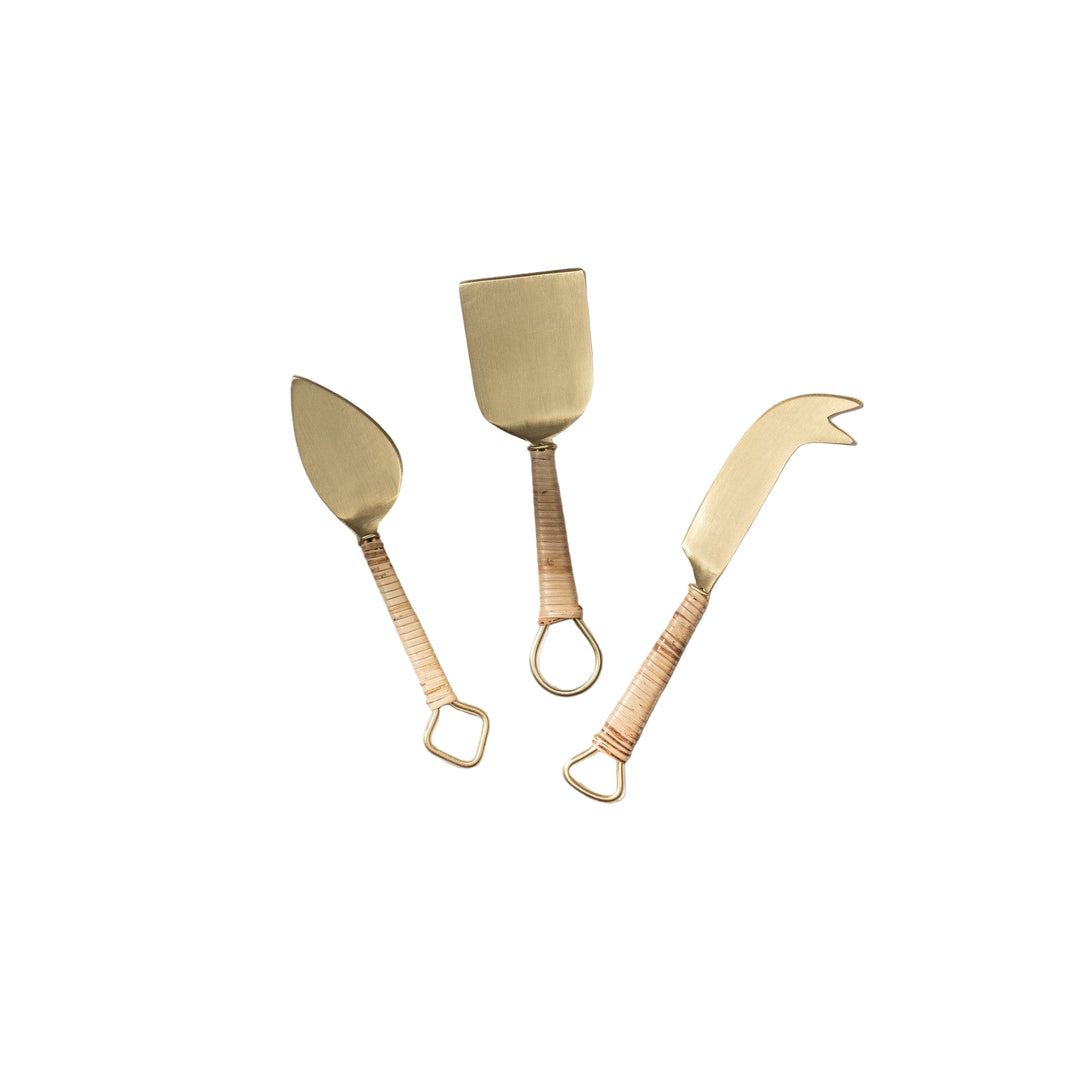 set of 3 rattan handle cheese knives. Brass plate finishing, perfect for cheese platters